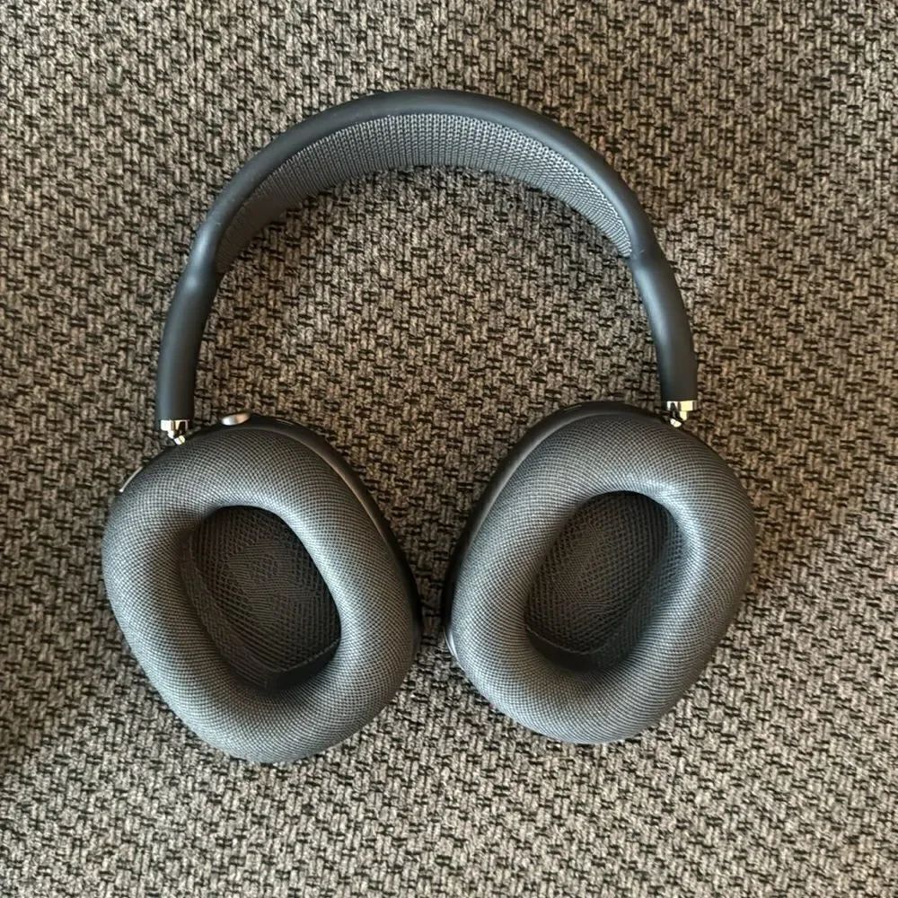 AirPod max black new - Picture 7 of 7